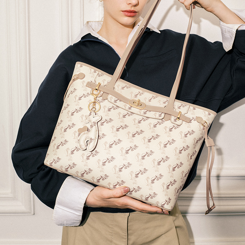 Cnoles Monogram Large Commuter Shoulder Tote