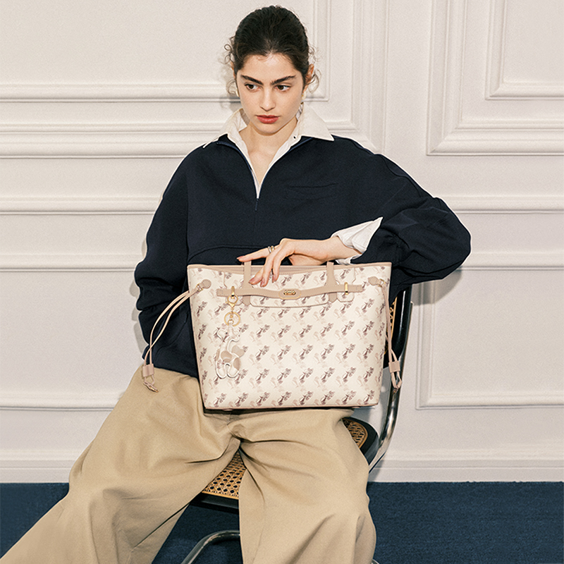 Cnoles Monogram Large Commuter Shoulder Tote