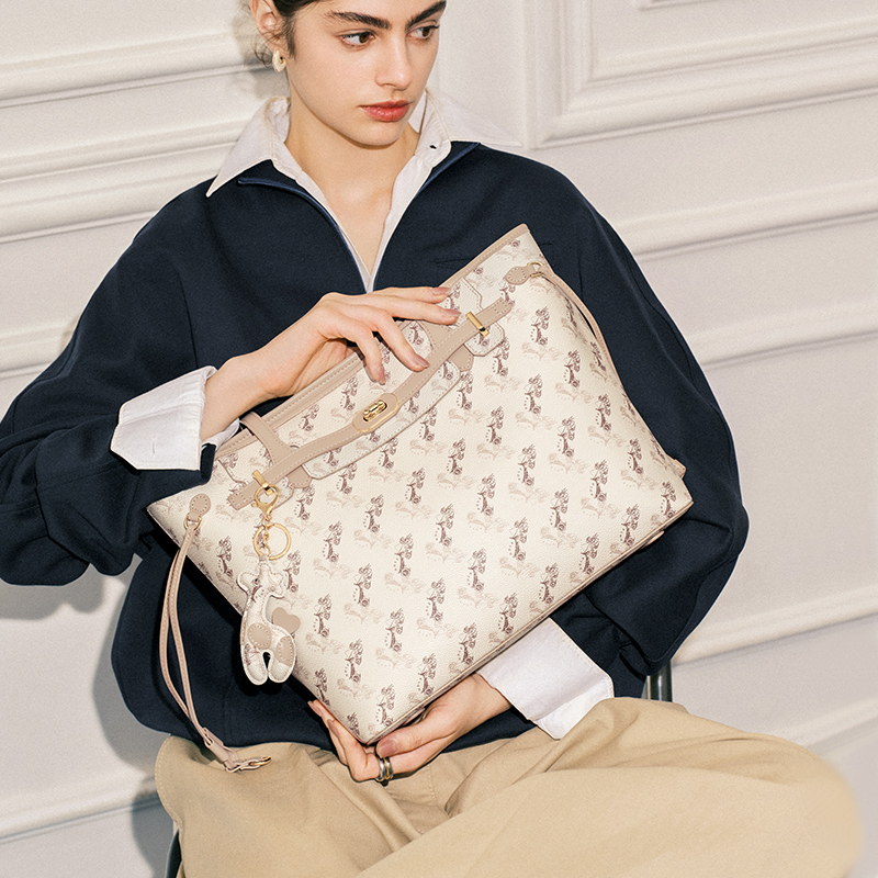 Cnoles Monogram Large Commuter Shoulder Tote