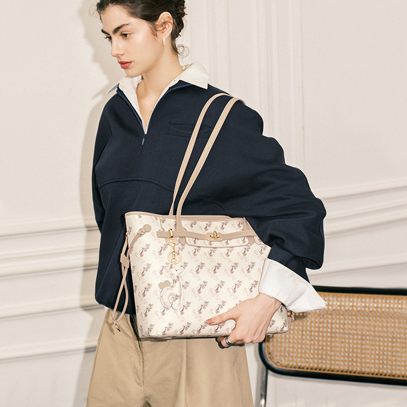Cnoles Monogram Large Commuter Shoulder Tote
